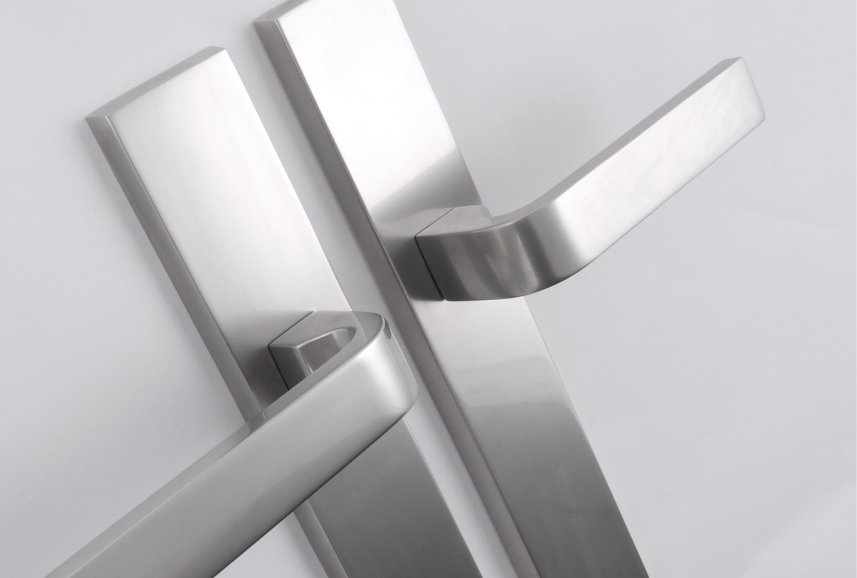 SKI solid DOOR LEVER ON BACK PLATE